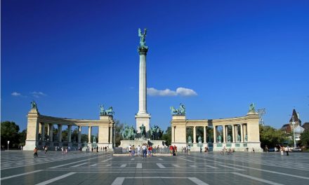 Heroes’ Square
